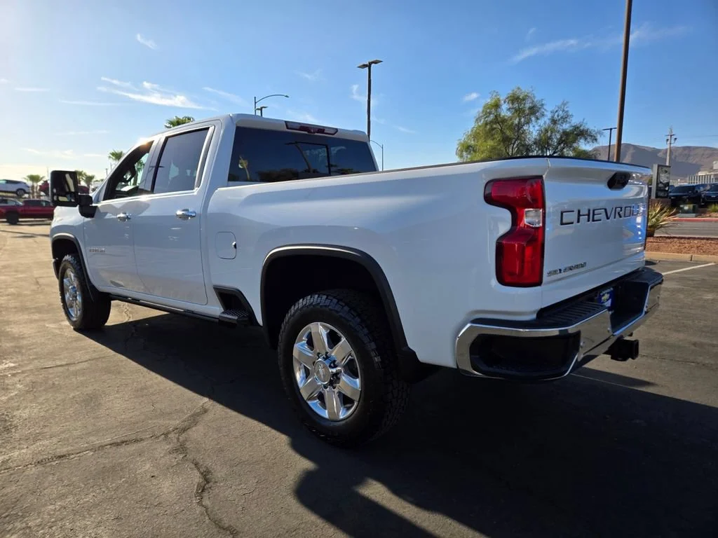 Used 2020 SUMMIT WHITE Chevrolet LTZ image 4