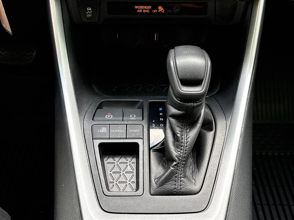 Certified Used 2021 Pearl Toyota LE image 19