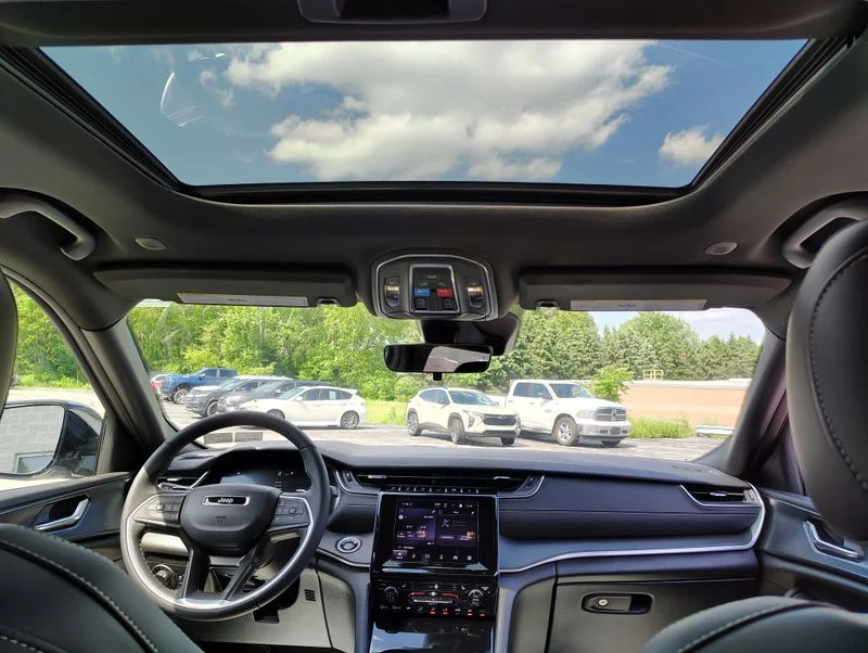 Used 2025 White Jeep Altitude X image 23