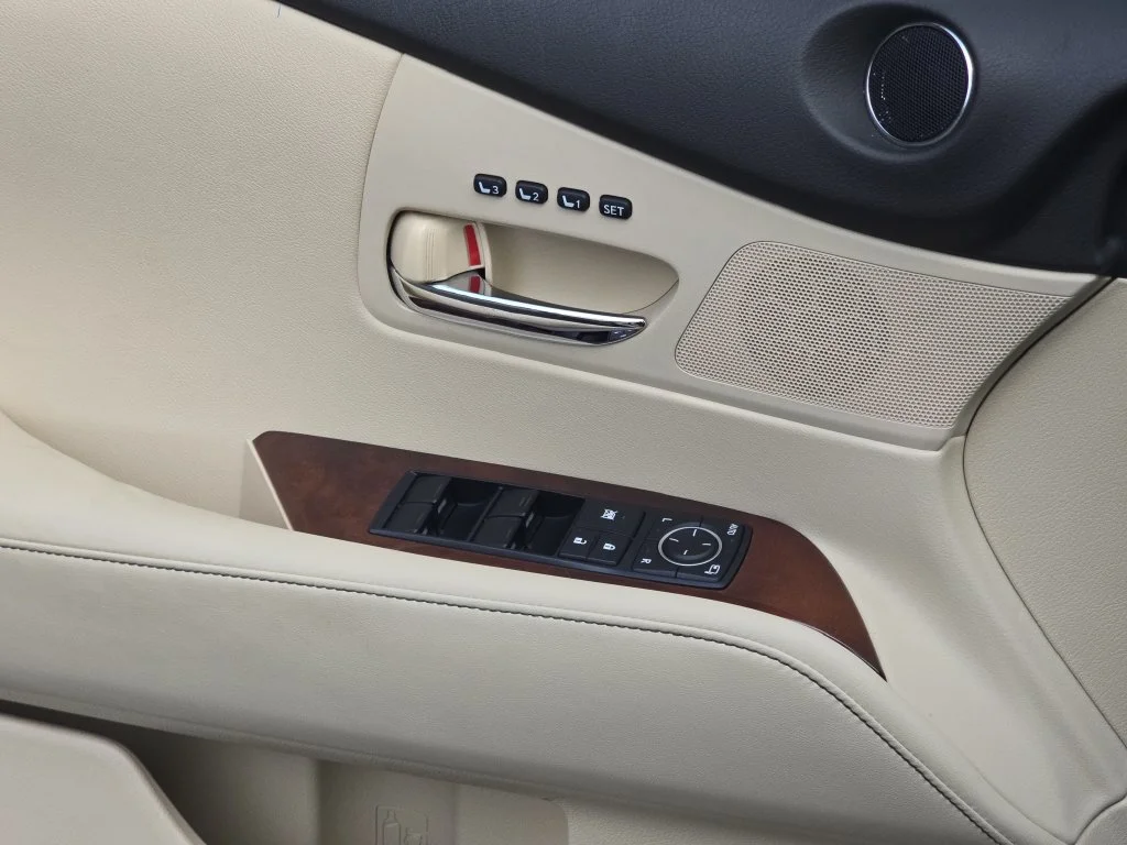 Used 2015 Beige Lexus 350 image 31