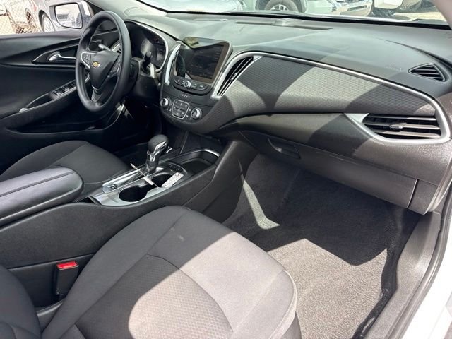 Used 2025 White Chevrolet LT image 15