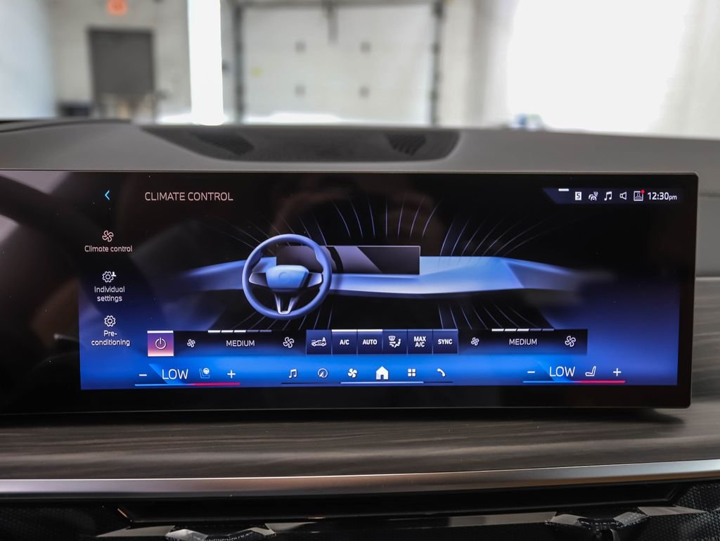 Used 2027 Blue BMW xDrive40i image 18