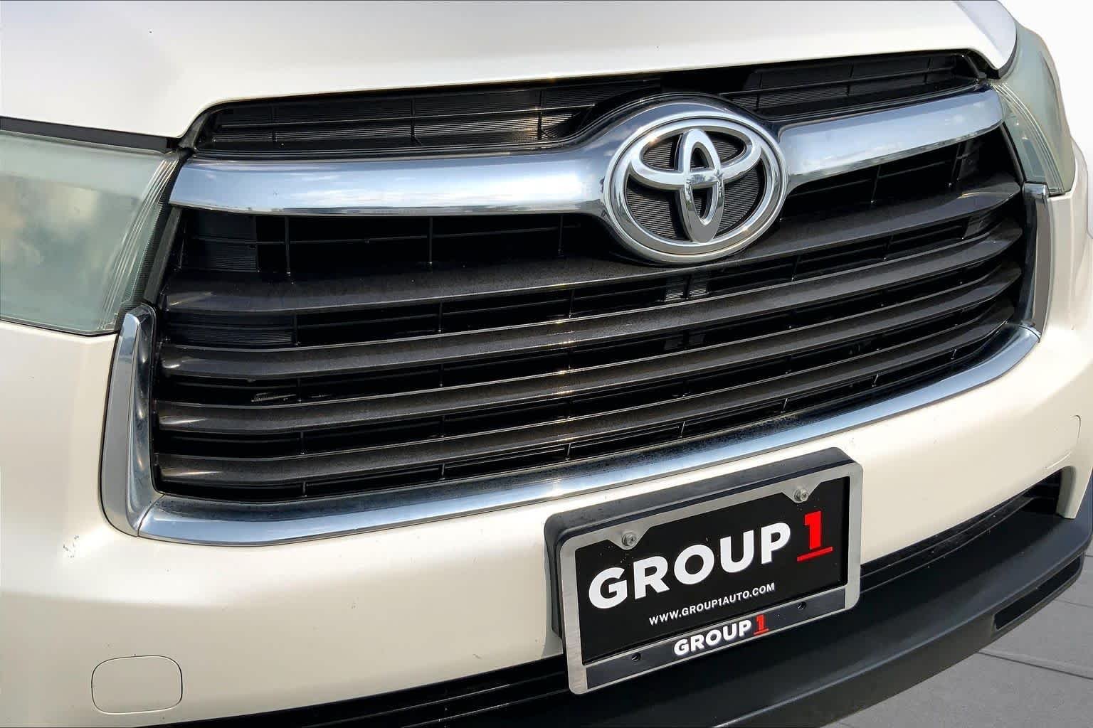 Used 2015 Blizzard Pearl Toyota LE Plus image 29