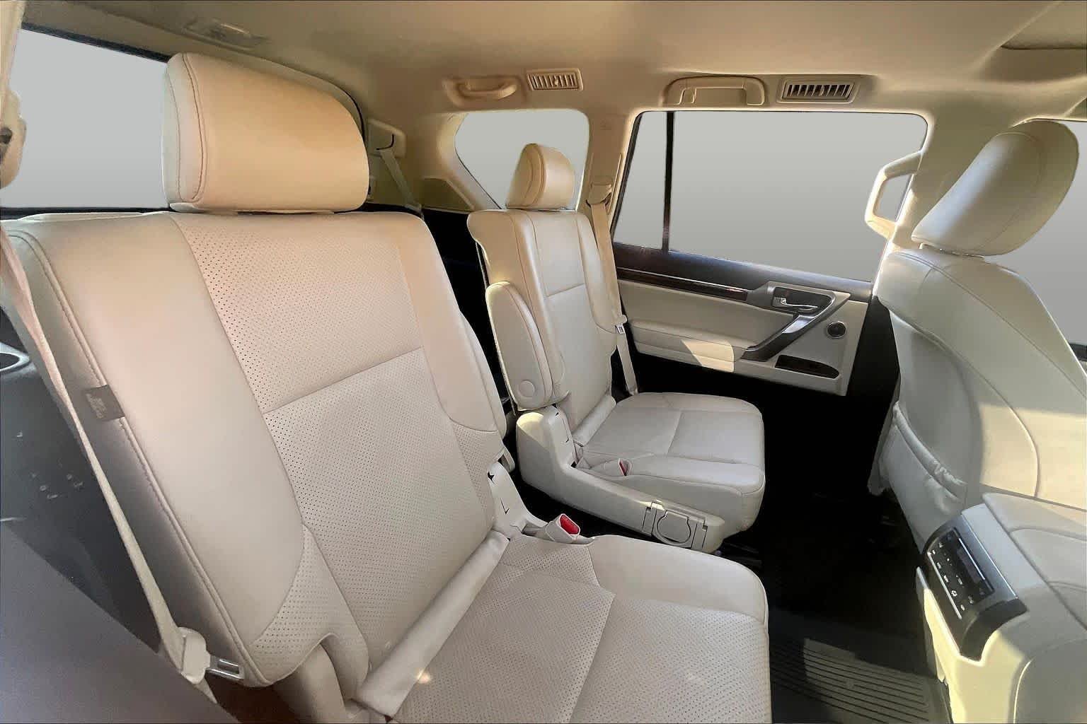 Used 2022 Starfire Pearl Lexus Luxury image 20