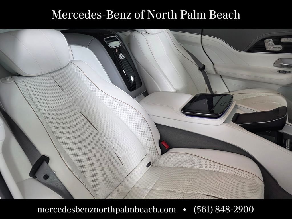 Used 2022 White Mercedes-Benz Maybach GLS 600 image 31