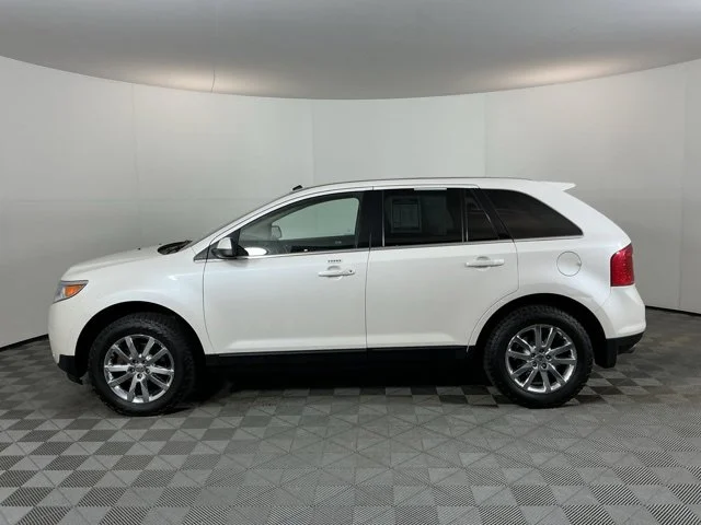 Used 2011 White Platinum Clearcoat Metallic Ford Limited image 8