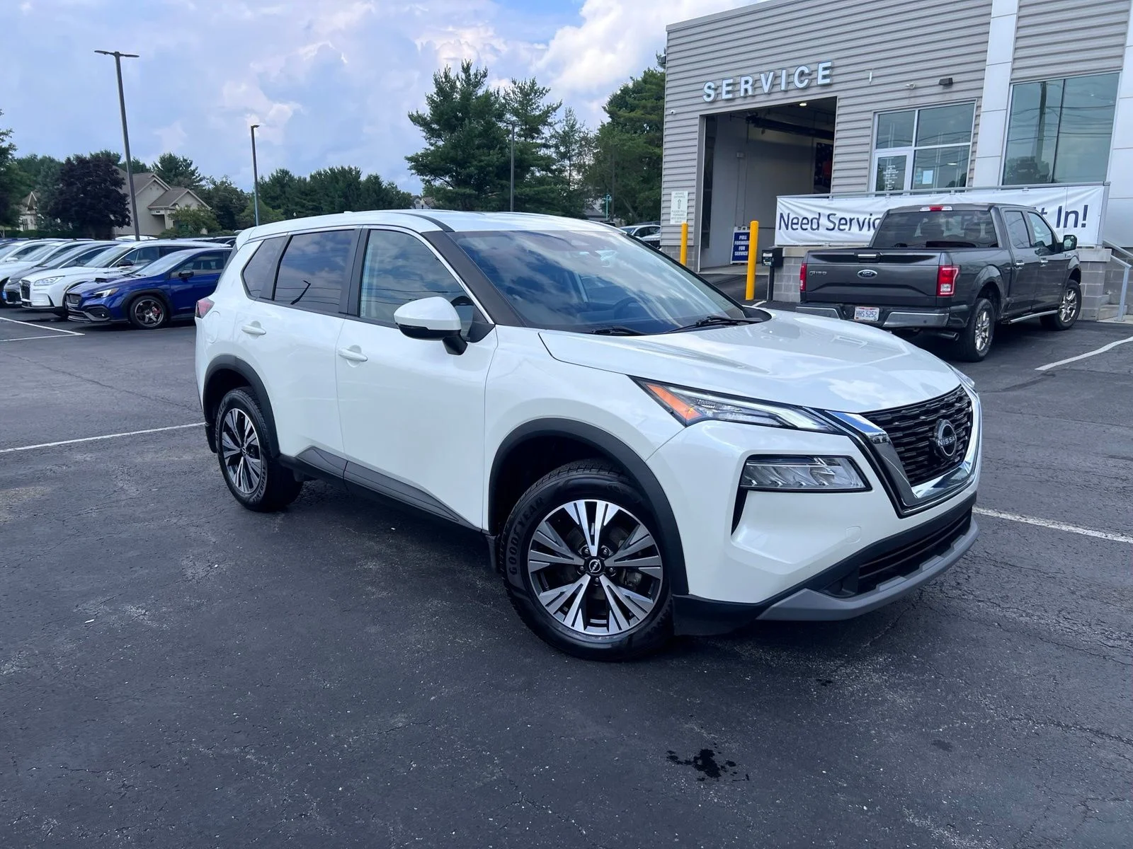Used 2022 White Nissan SV image 8