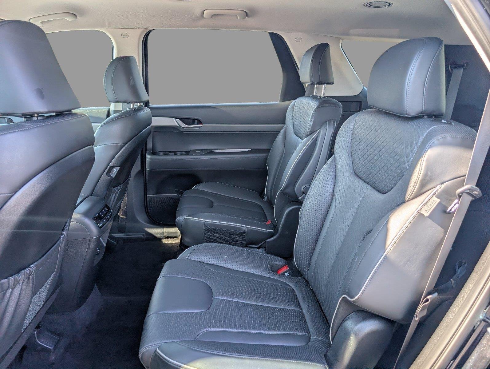 Used 2025 Abyss Black Pearl Hyundai SEL image 35