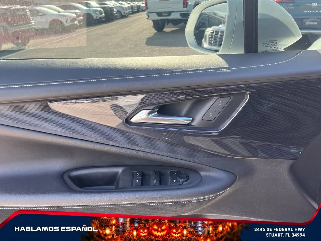 Used 2025 Summit White Chevrolet LT image 22