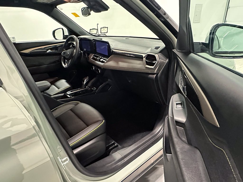Used 2025 Green Chevrolet ACTIV image 27