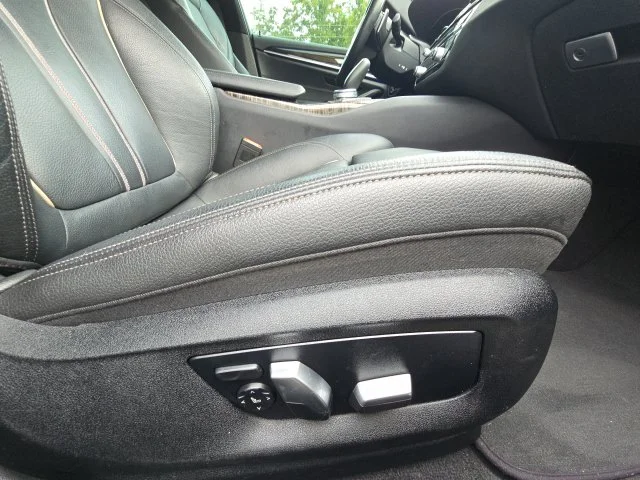 Used 2019 Black BMW 530i image 15