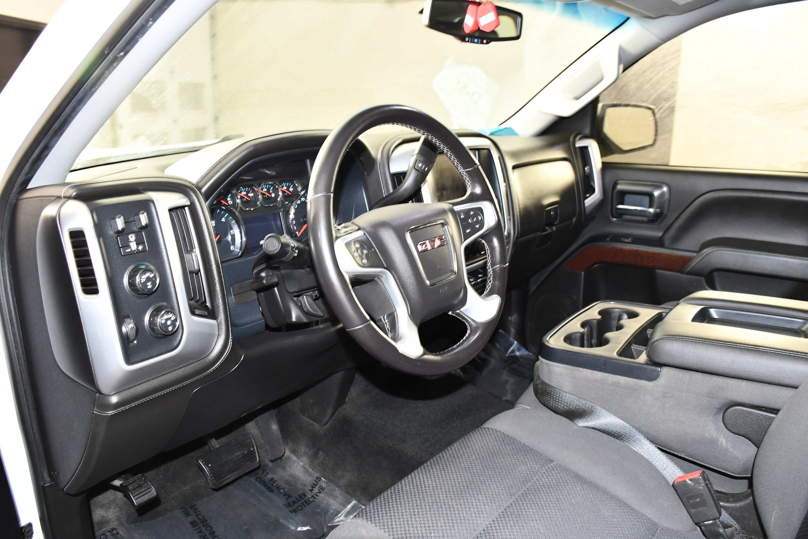 Used 2018 Summit White GMC SLE image 2