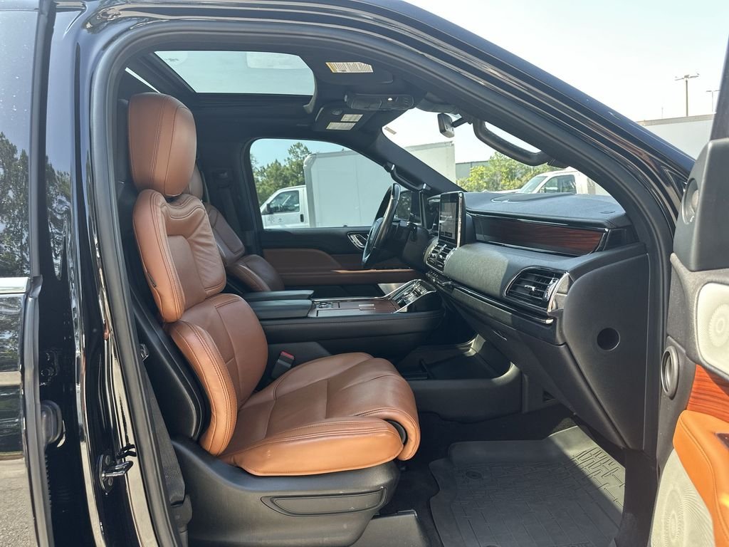 Used 2021 Black Lincoln Reserve image 28