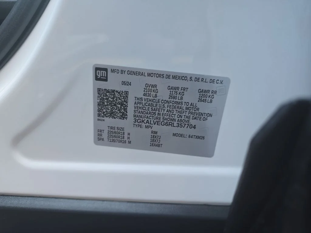 Used 2024 White GMC SLT image 33
