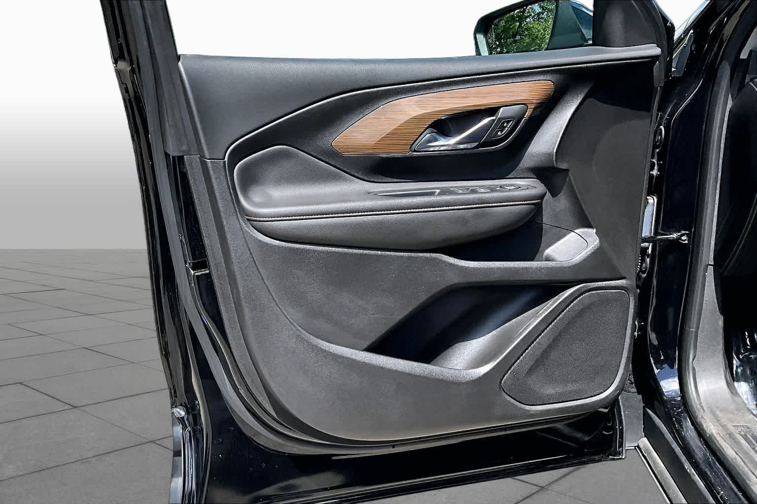 Used 2019 Ebony Twilight Metallic GMC SLE image 26
