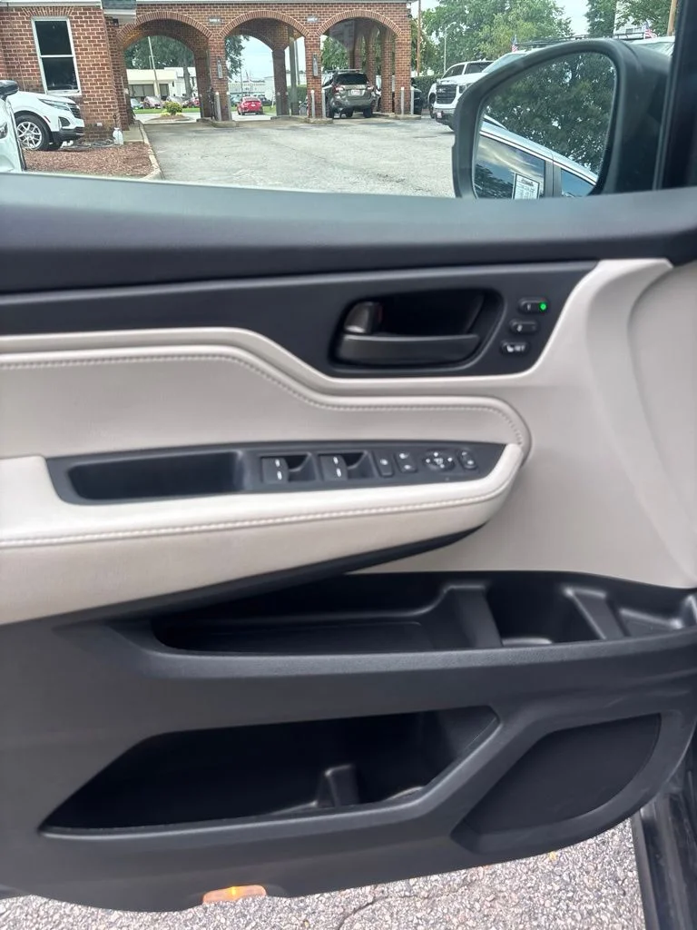 Used 2025 Gray Honda EX-L image 26
