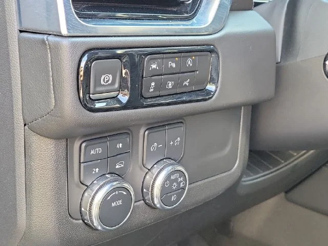 2025 GMC Yukon XL Denali - Photo 25