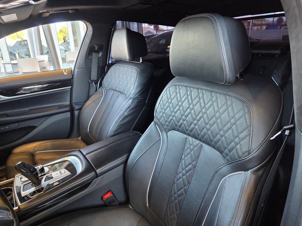 2021 BMW 7 Series M760i - Photo 67