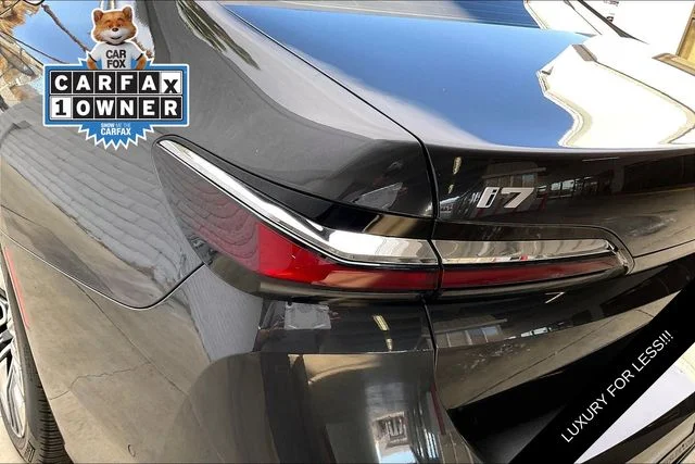 Used 2023 Gray BMW xDrive60 image 28