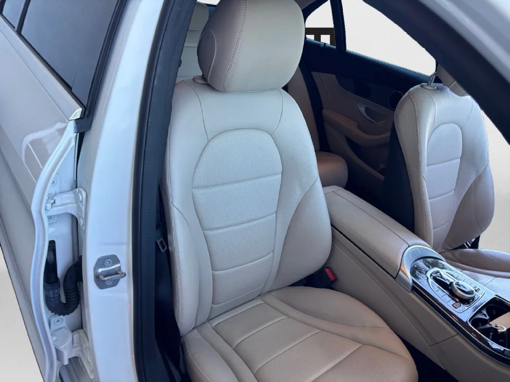 Used 2020 White Mercedes-Benz C 300 image 27