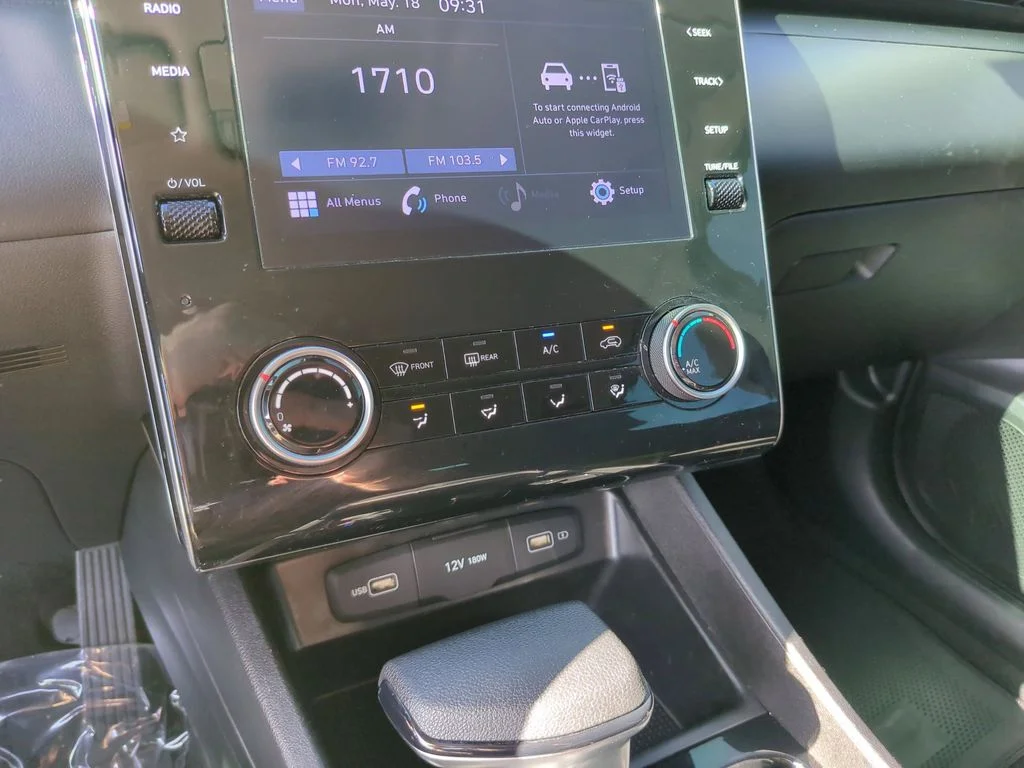 Used 2023 Silver Hyundai SE image 21