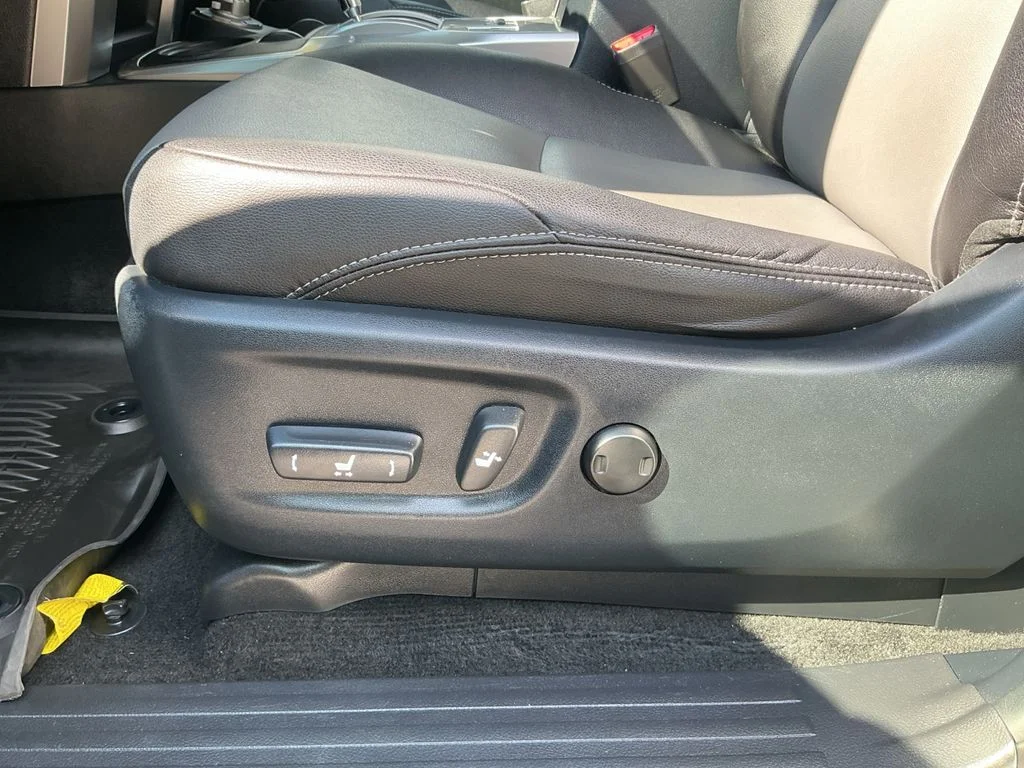Used 2016 Silver Toyota SR5 Premium image 26