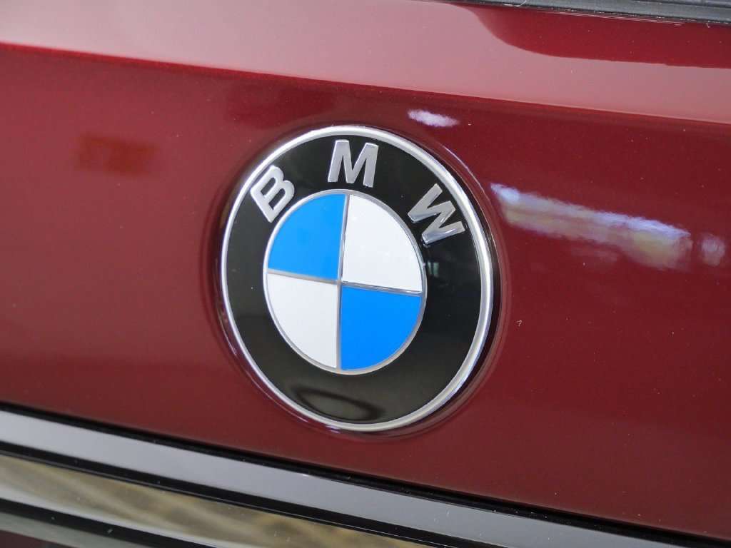 Used 2027 Red BMW xDrive40i image 12