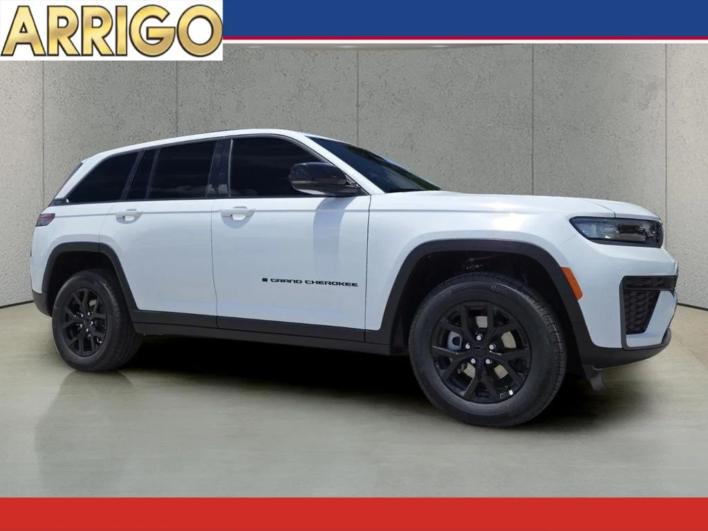 New 2026 Bright White Clear-Coat Exterior Paint Jeep Laredo Altitude image 1