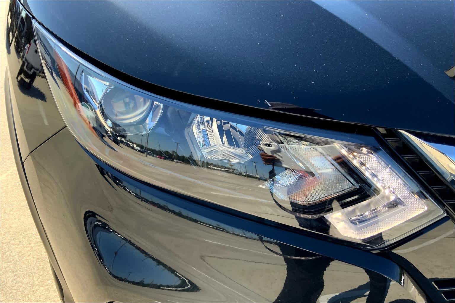 Used 2020 Magnetic Black Pearl Nissan SV image 26
