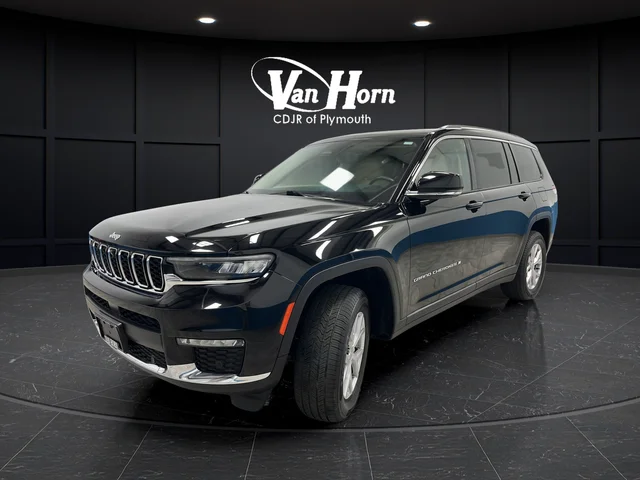 Used 2022 Diamond Black Jeep Limited image 3