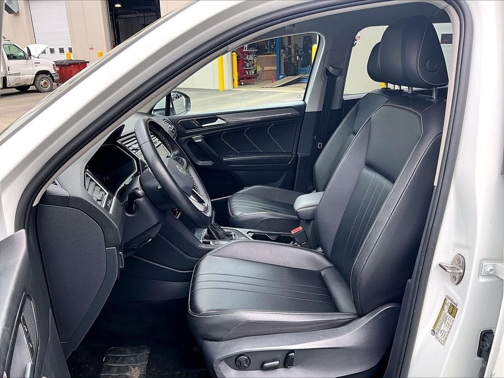 Used 2024 White Volkswagen 2.0T SE image 20