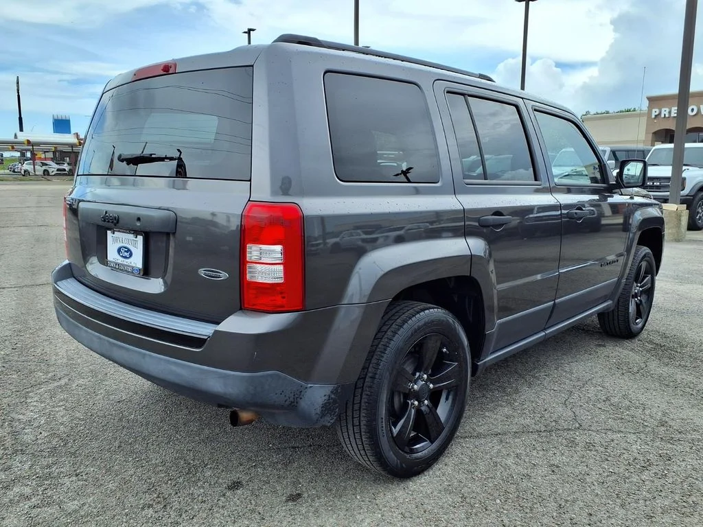 Used 2014 Gray Jeep Sport image 17