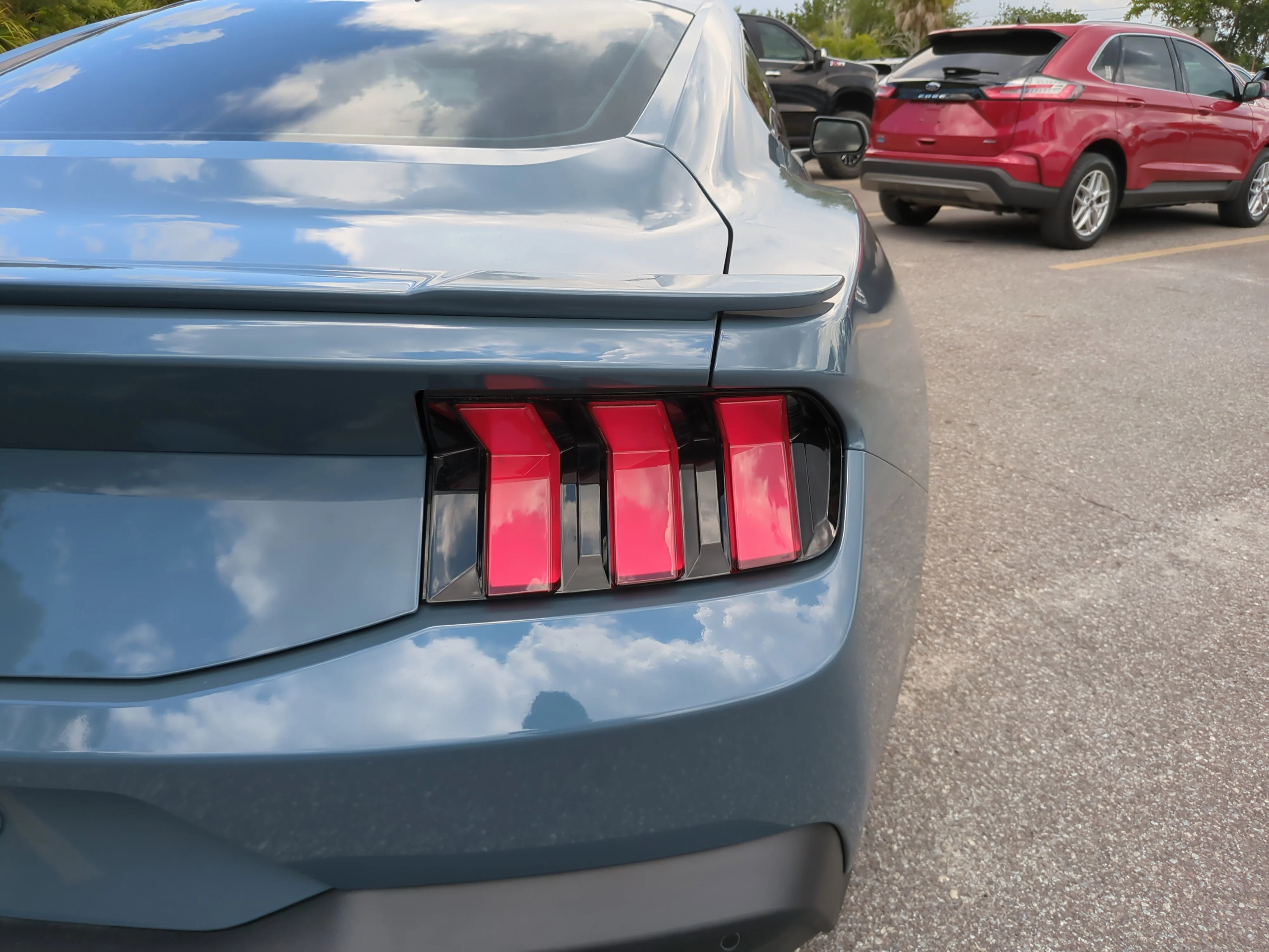 Used 2025 Vapor Blue Metallic Ford GT Premium image 13