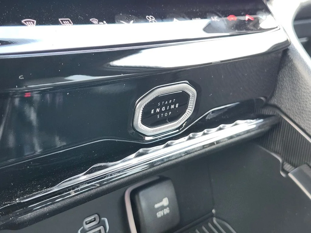 New 2026 Diamond Black Crystal Pearlcoat Jeep Limited Reserve image 25