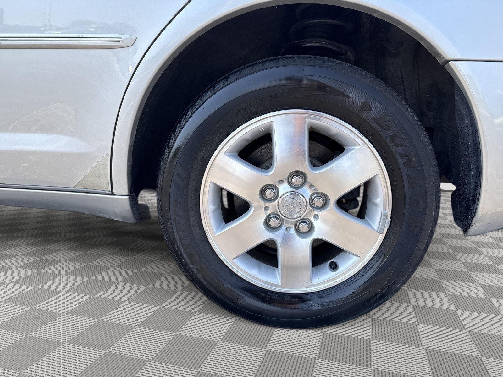 Used 2002 Lunar Mist Metallic Toyota XL image 8
