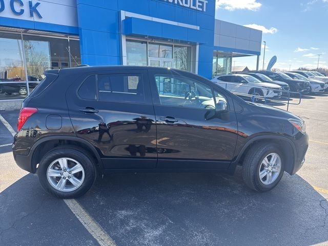 Certified 2022 Chevrolet Trax LS with VIN KL7CJNSM3NB555086 for sale in Woodstock, IL