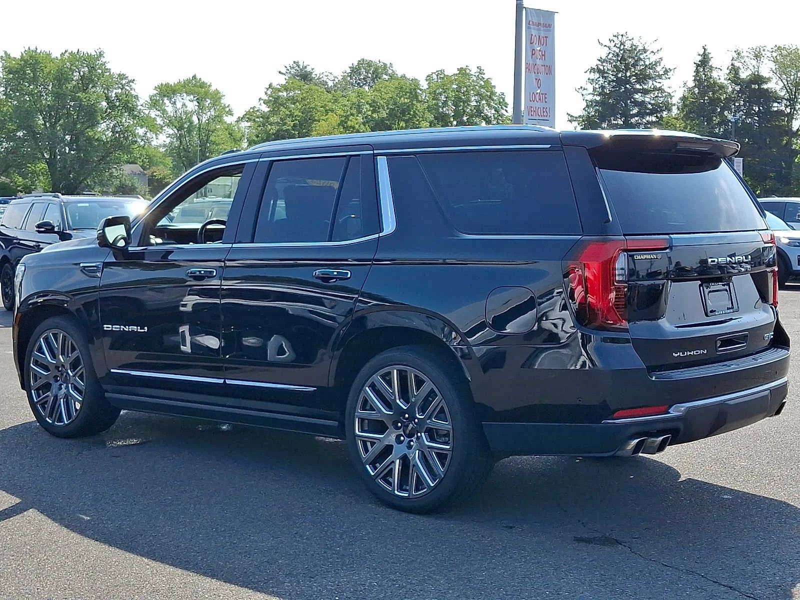Used 2025 Onyx Black GMC Denali Ultimate image 4