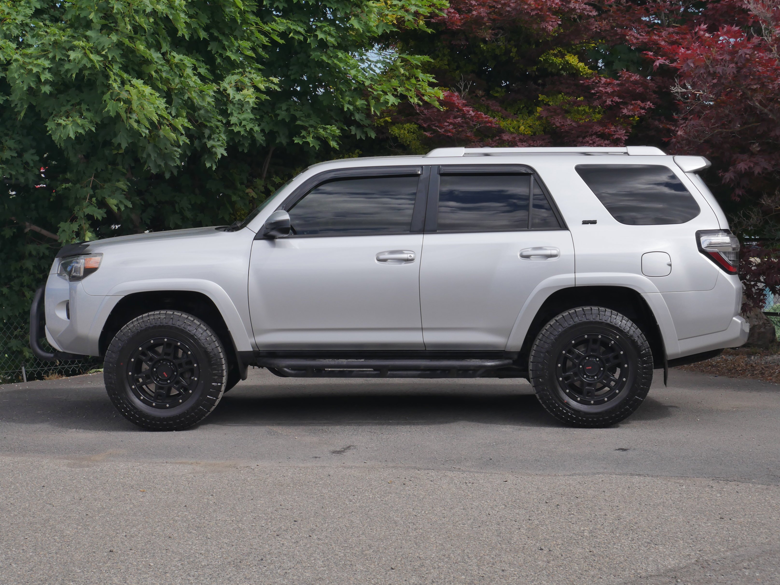 Used 2018 Classic Silver Metallic Toyota SR5 image 14