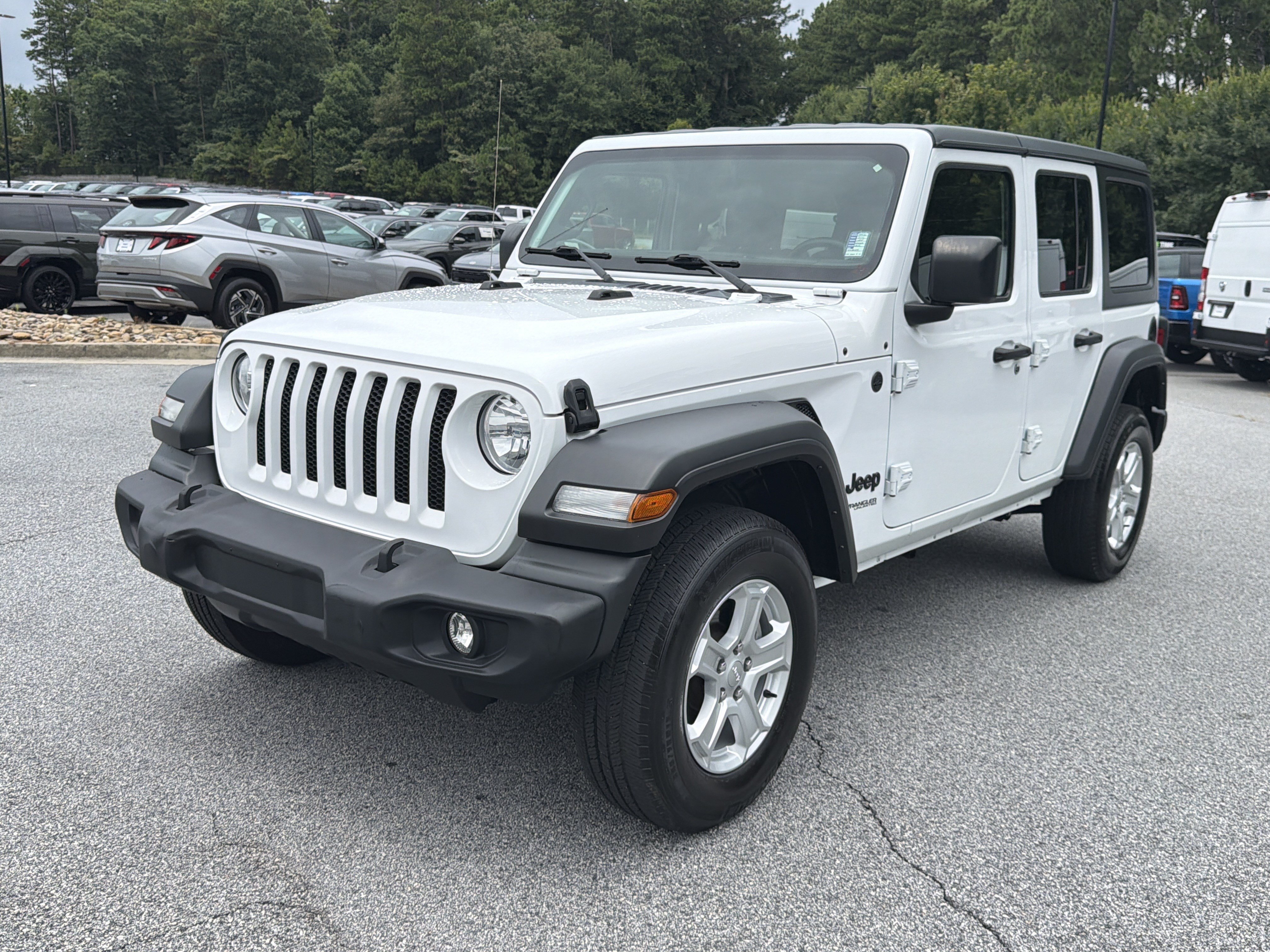 Used 2022 Bright White Clearcoat Jeep Unlimited Sport S image 3
