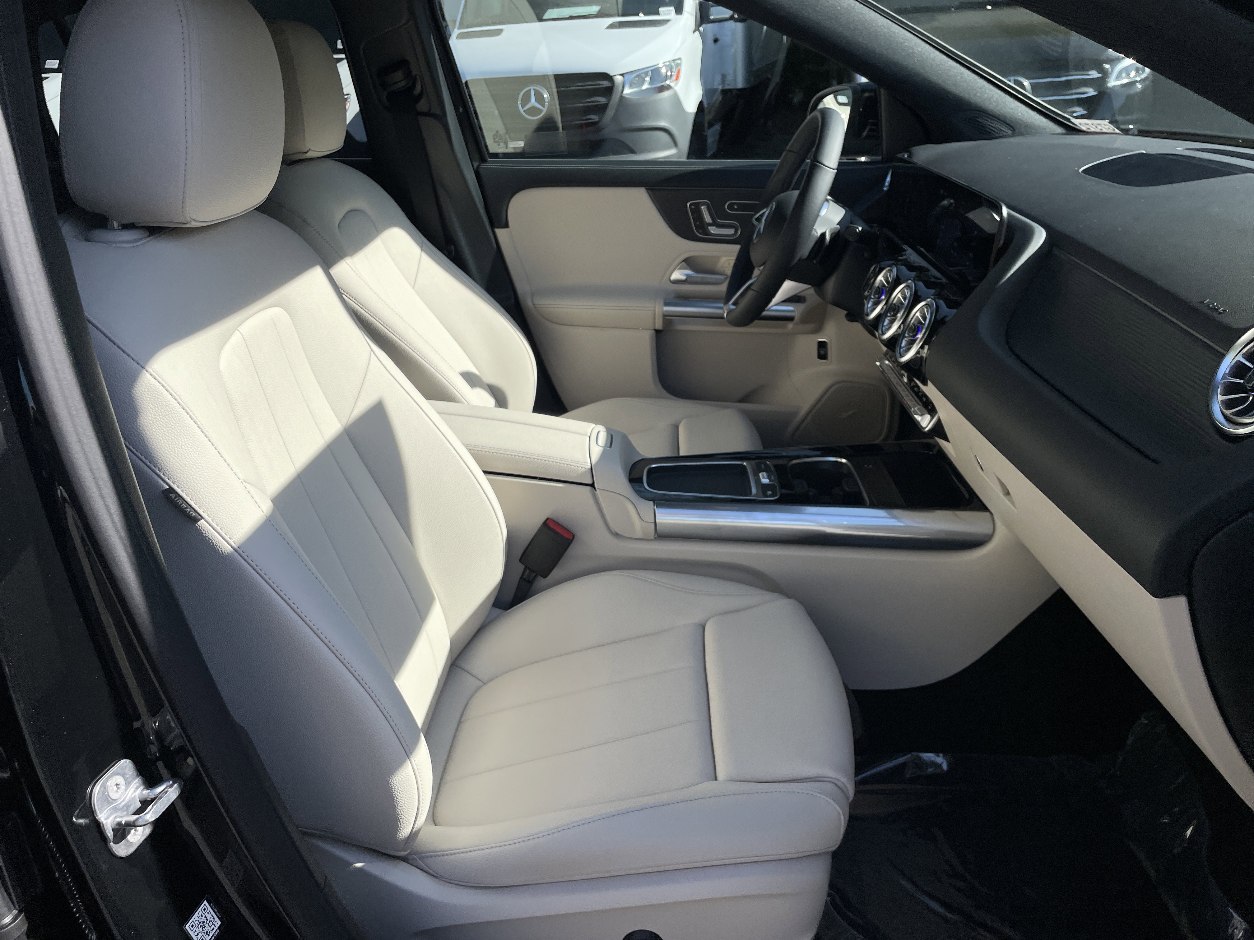 New 2026 Cosmos Black Metallic Mercedes-Benz GLA 250 SUV image 44
