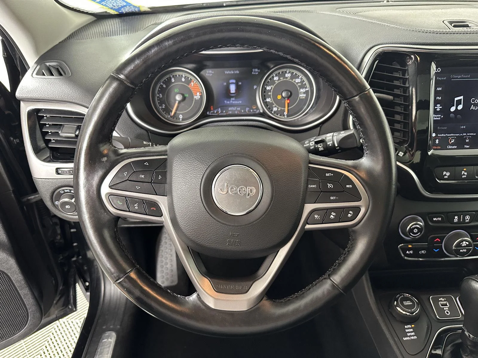 Used 2021 Diamond Black Crystal Pearlcoat Jeep Limited image 8