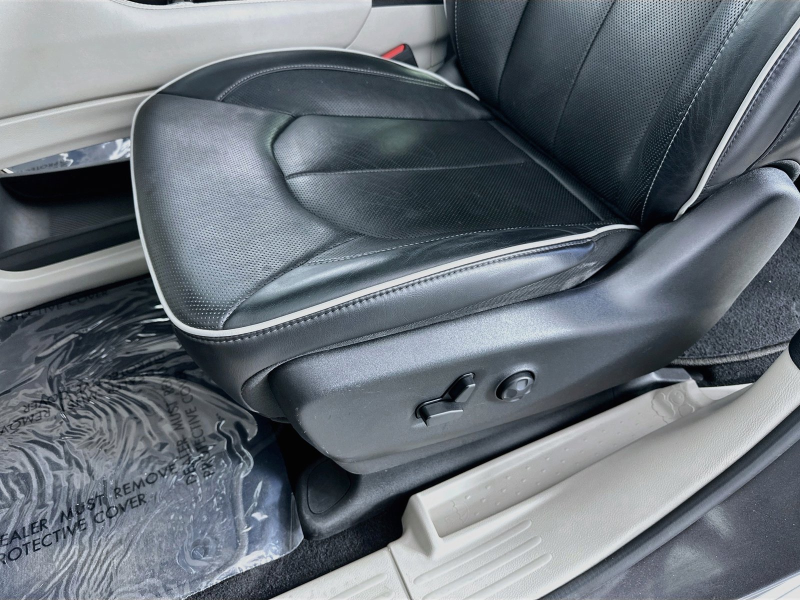 2021 Chrysler Pacifica Hybrid Limited - Photo 26