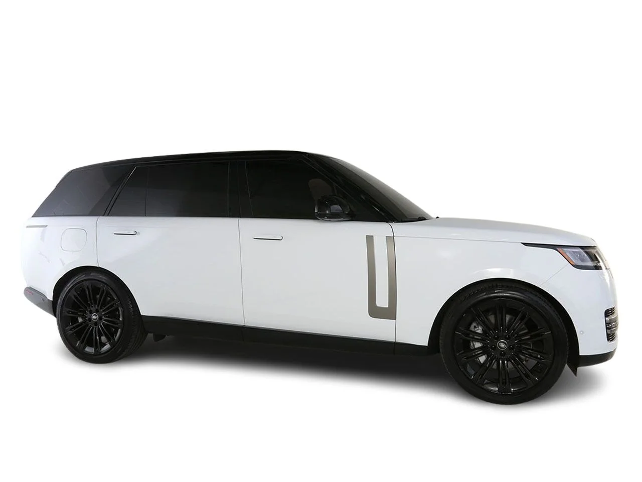 Used 2024 White Land Rover SE image 9