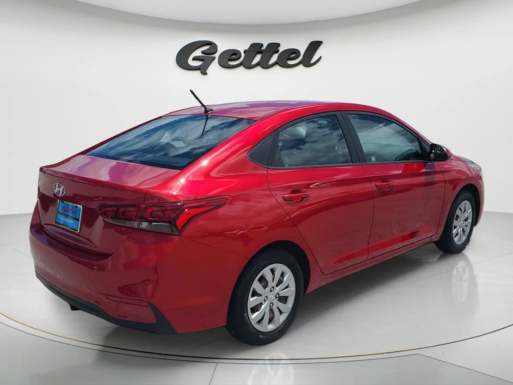 Used 2019 Red Hyundai SE image 5