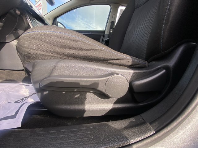 Used 2018 Gray Nissan SR image 12