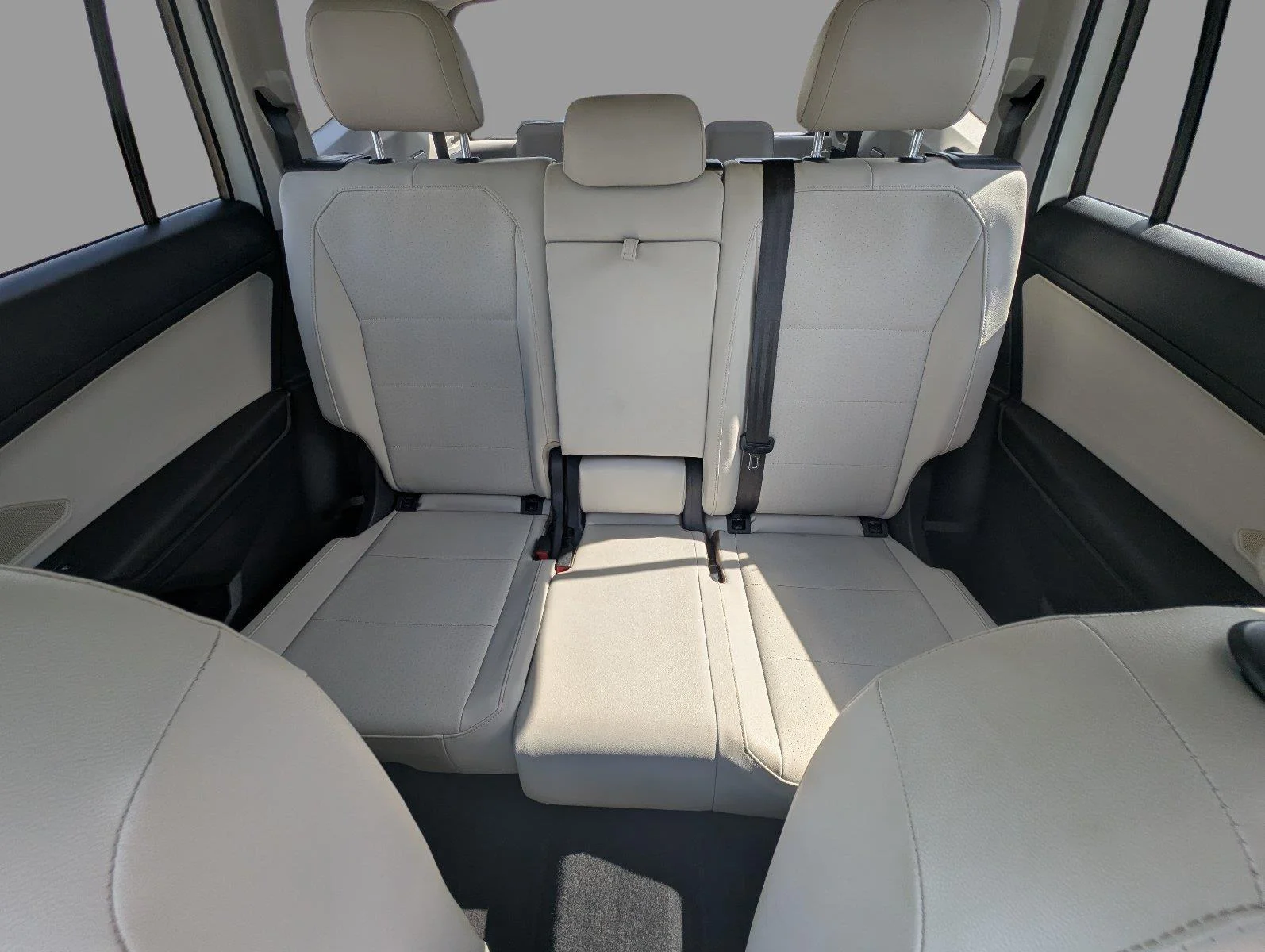 Used 2019 Pure White Volkswagen SEL image 37