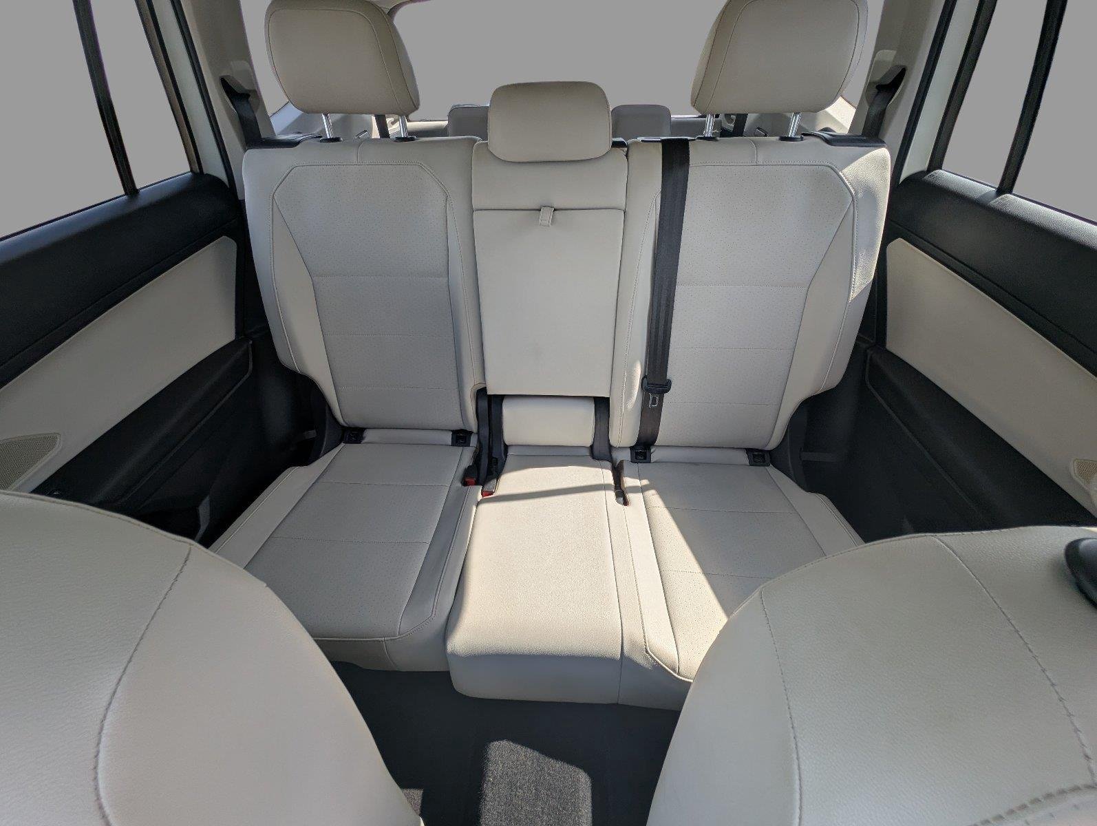 Used 2019 Pure White Volkswagen SEL image 37