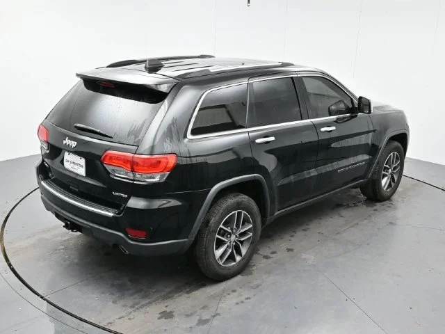 Used 2017 Diamond Black Crystal Pearlcoat Jeep Limited image 23