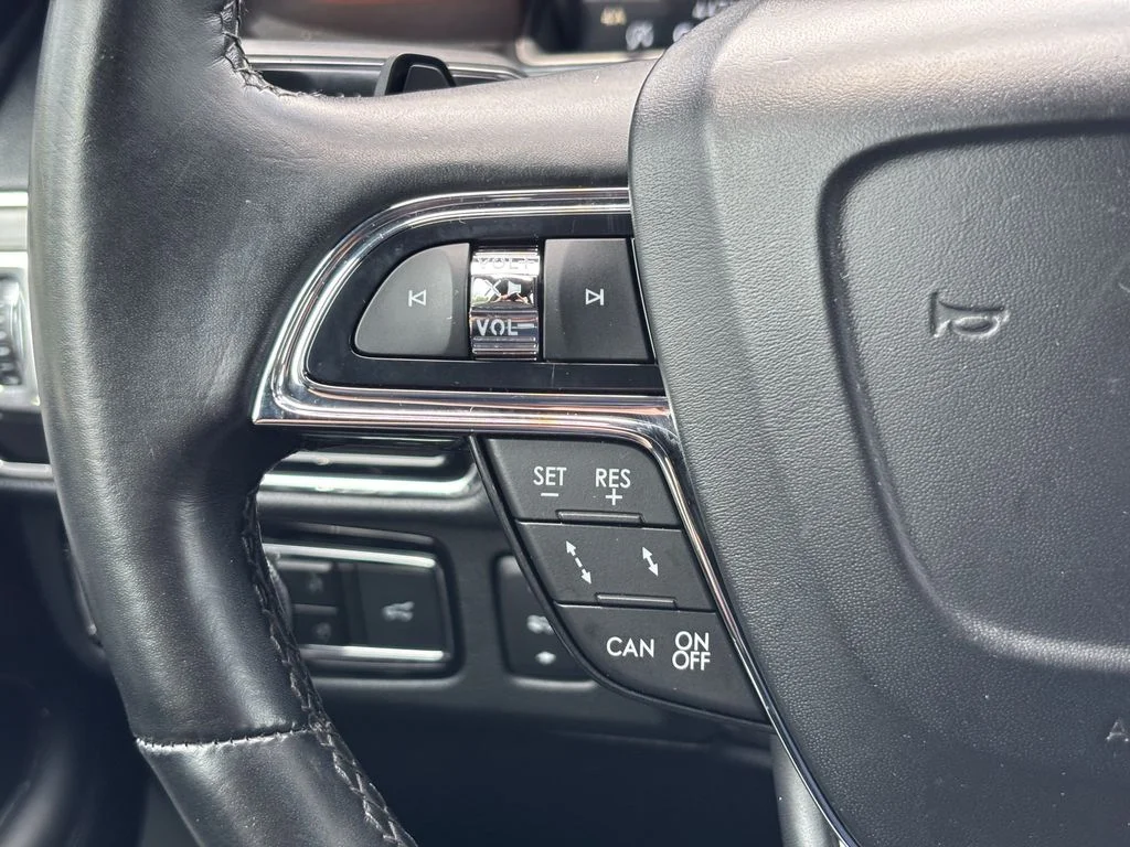 Used 2020 Black Lincoln Reserve image 28