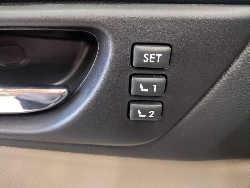 Used 2017 White Subaru 3.6R image 22